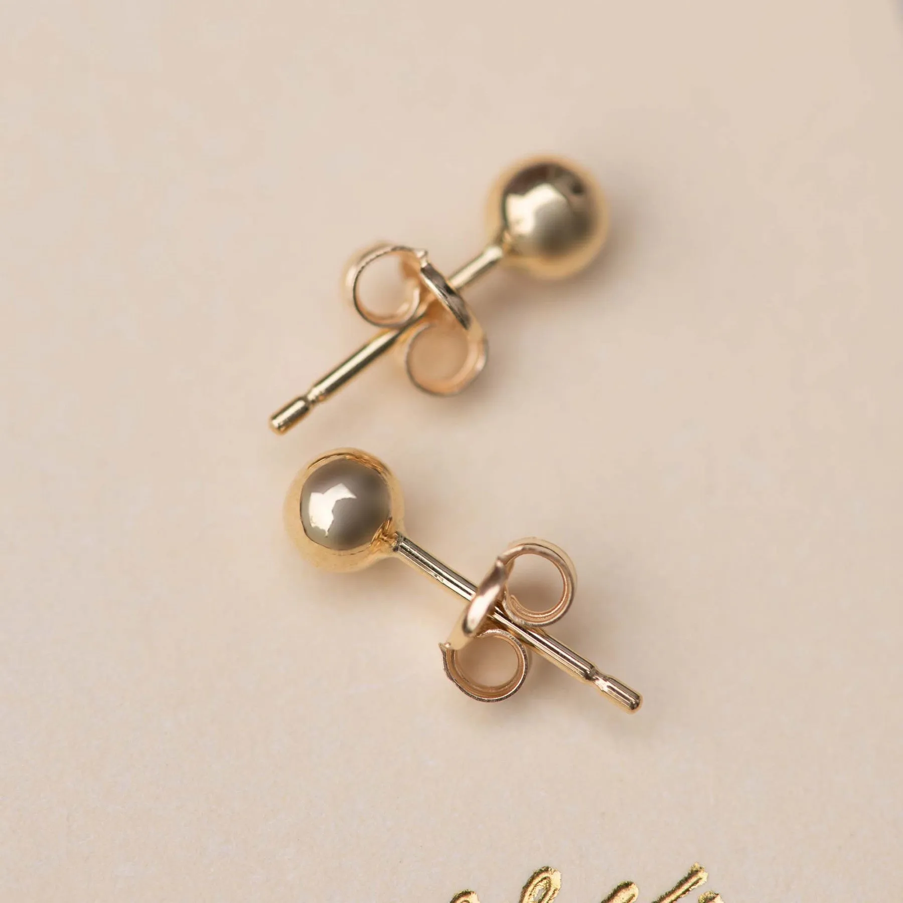 Cadeau d'Isabel 14 karat gold earring set