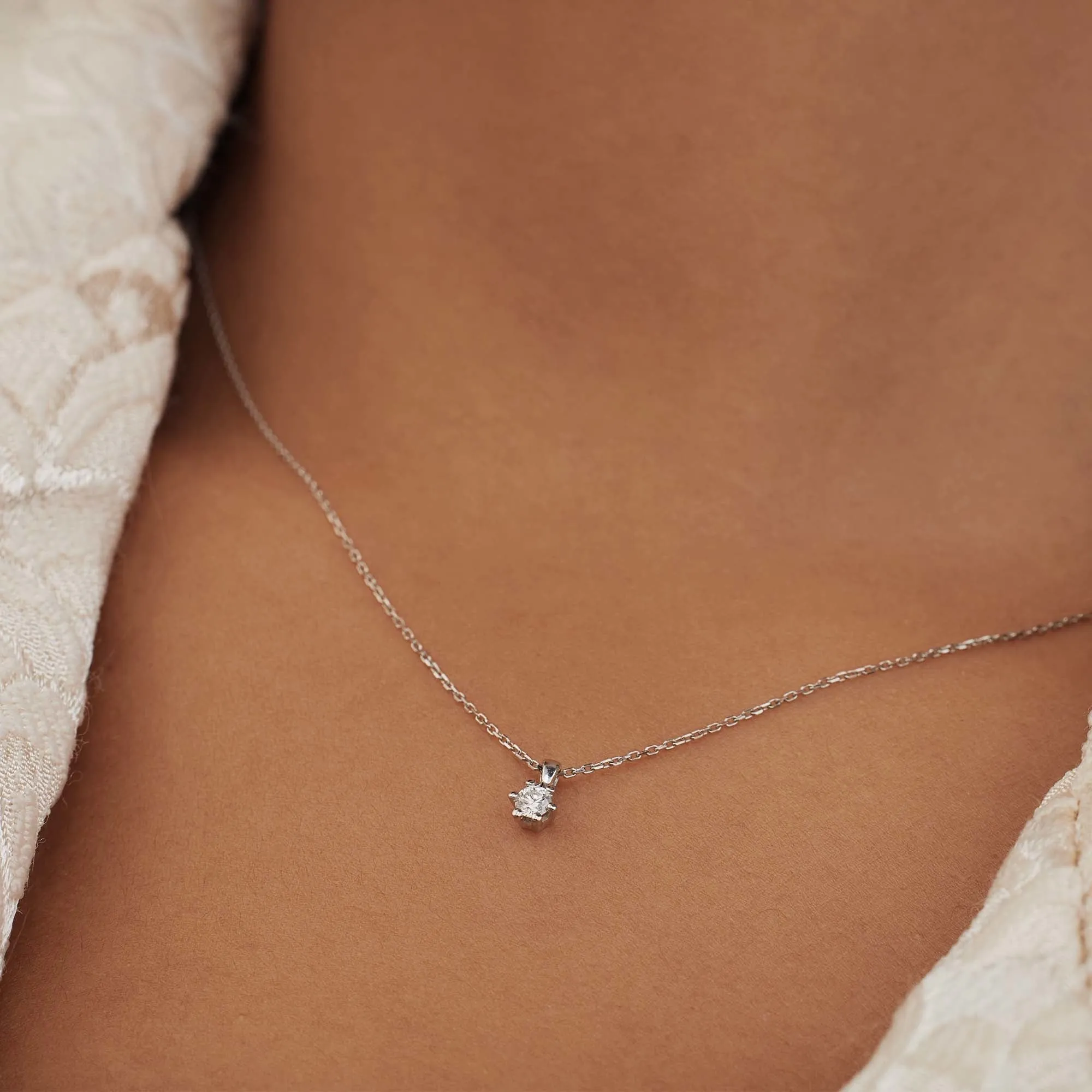 Cadeau d'Isabel 14 karat white gold necklace and ear studs gift set with diamond 0.30 carat