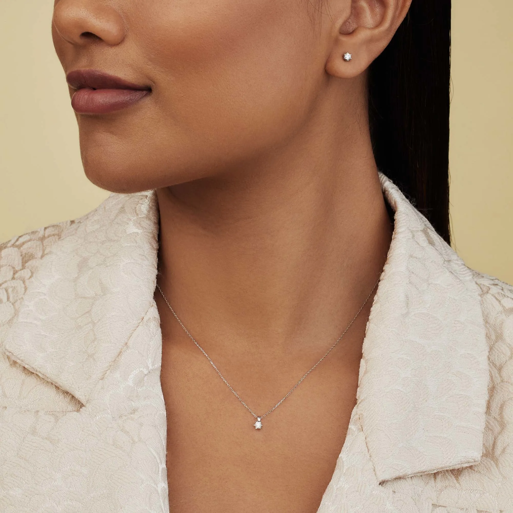 Cadeau d'Isabel 14 karat white gold necklace and ear studs gift set with diamond 0.30 carat