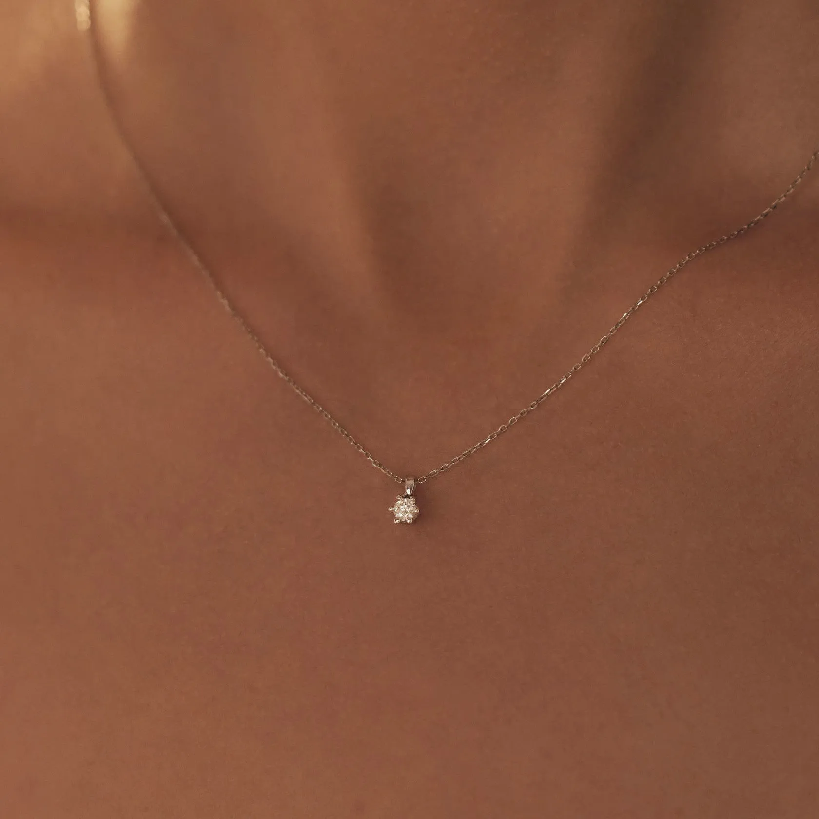 Cadeau d'Isabel 14 karat white gold necklace and ear studs gift set with diamond 0.30 carat