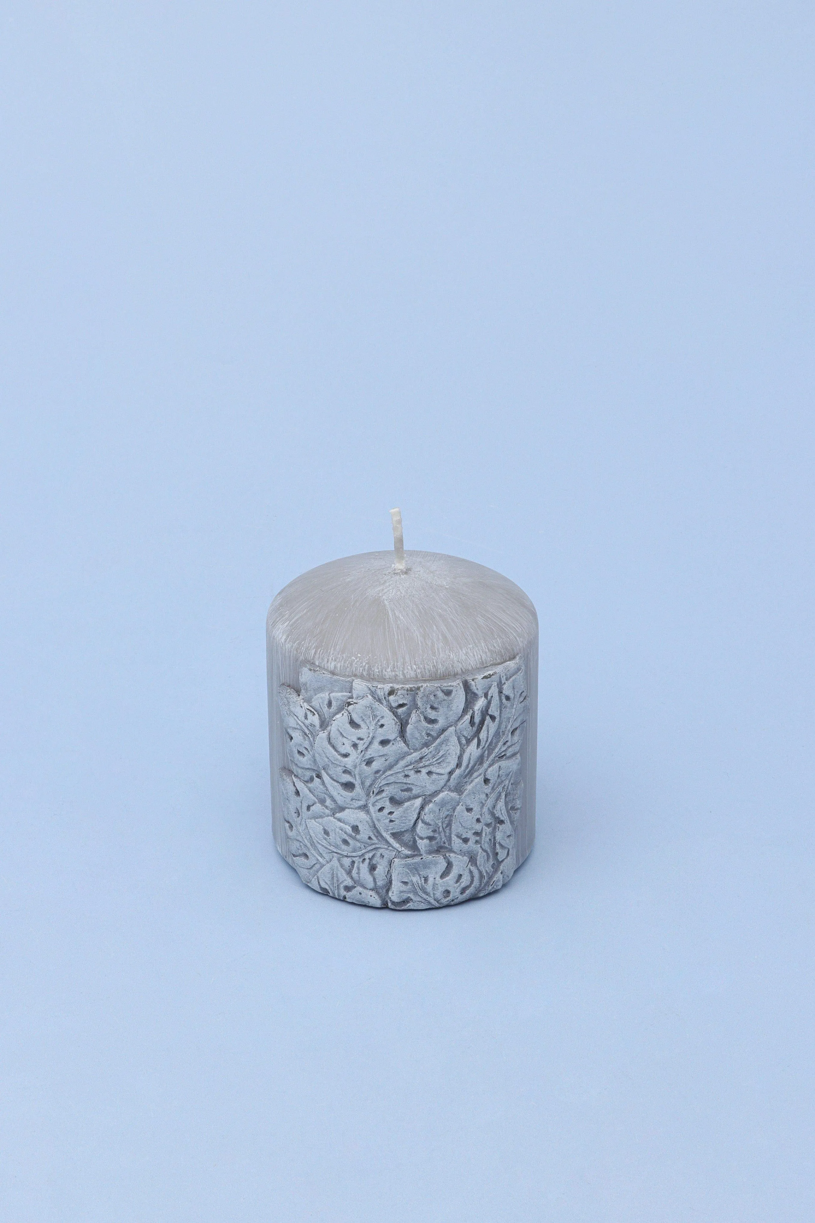 Juliet Leaves Light Grey 3D Pillar Candle