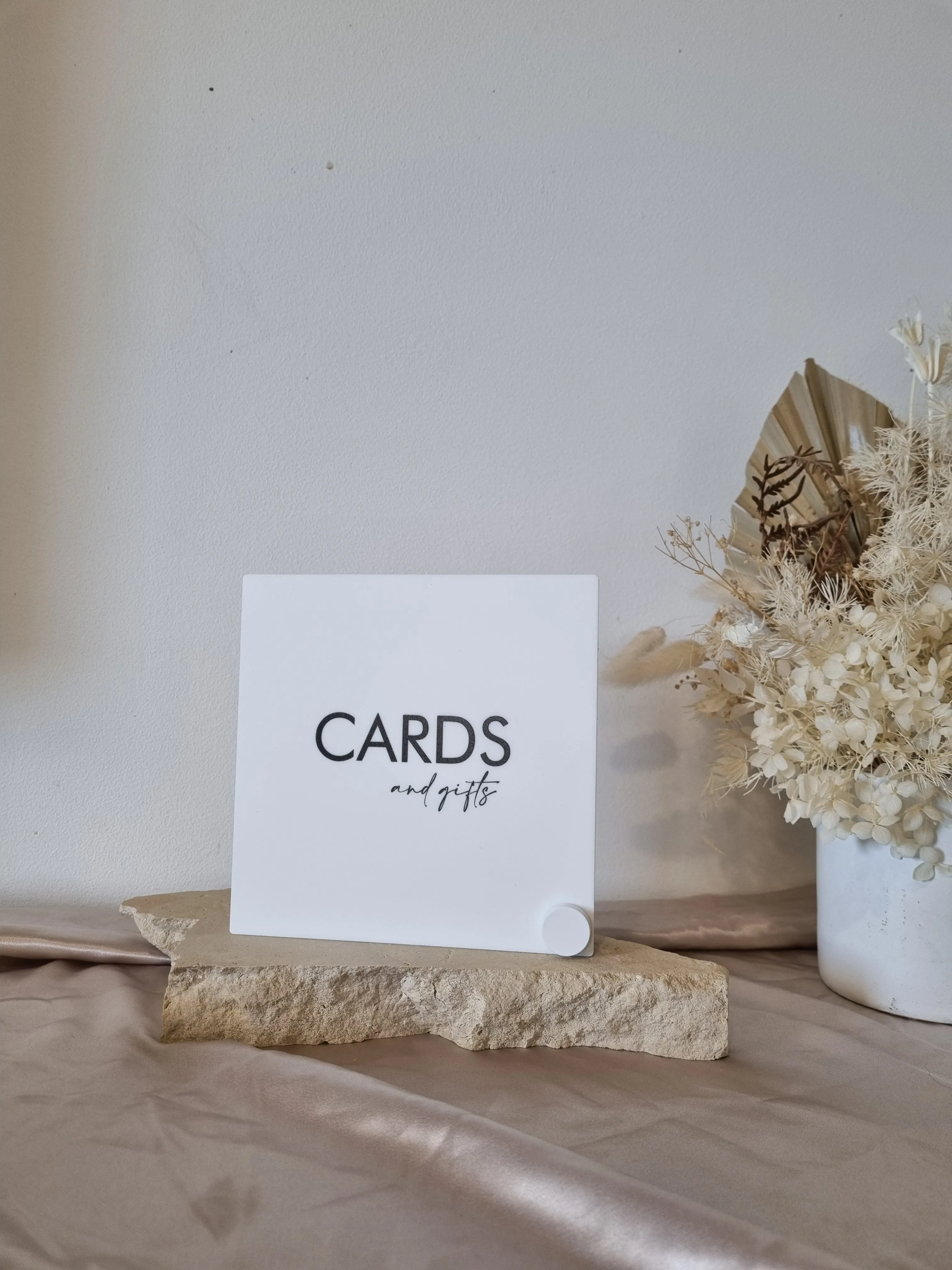 TABLE SIGNS - CARDS   GIFTS - MINIMAL